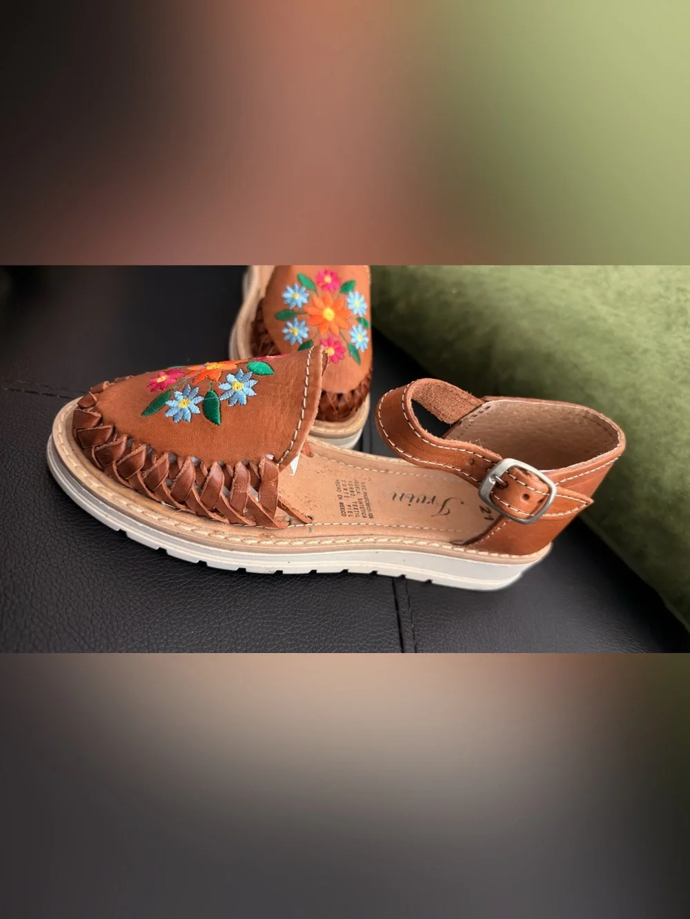 Girls leather  Embroidered Floral Sandals with Ankle Strap huaraches size 4 girl